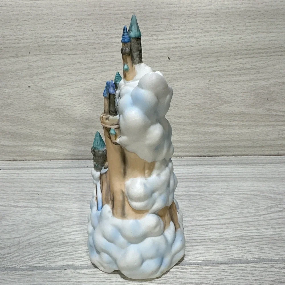 The San Francisco Music Box Co Camelot Castle Wind-Up Music Box 1991 *Defects*